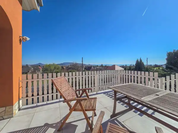 Eladó családi ház, Balatonederics 6+2 szoba 250 m² 149.9 M Ft