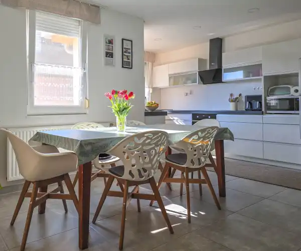 Eladó családi ház, Lövő 4 szoba 107 m² 124.9 M Ft