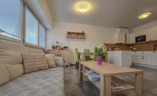 Eladó téglalakás, Sopron 3 szoba 77 m² 75 M Ft
