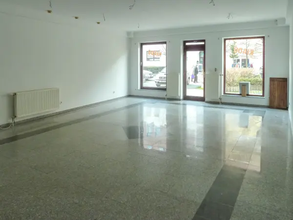 Kiadó üzlet, Sopron 74 m² 300 E Ft/hó